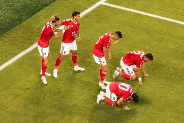 أمير هشام: الأهلي ينوي تعديل عقود ثلاثي الفريق