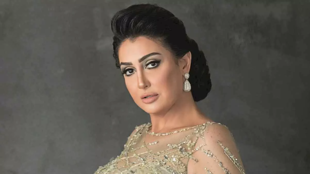 غادة عبد الرازق تشعل السوشيال ميديا بإطلالات مستقبلية جريئة وجلسة تصوير Ménage07 تتحول لحديث الجمهور