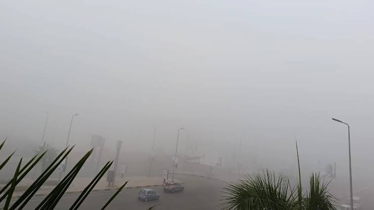 تحذير عاجل من المرتفع الجوي: الشبورة والضباب تقلص الرؤية الأفقية وتعرقل القيادة والطيران
