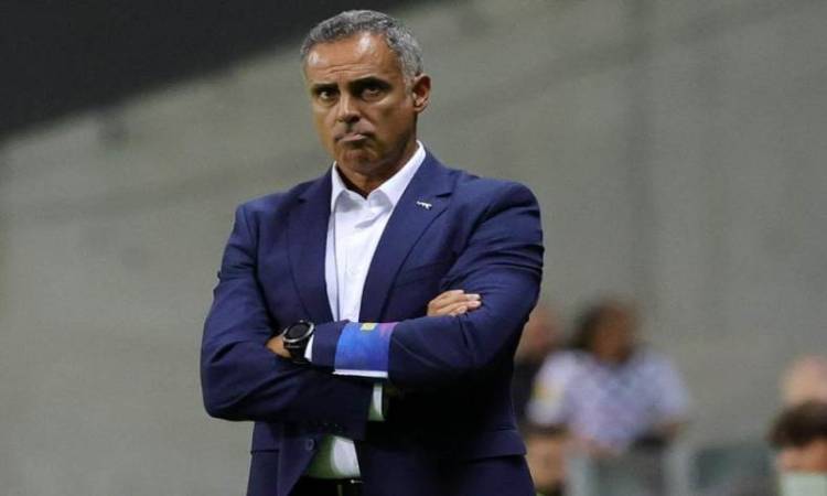 إيقاف القيد نهائي.. خبير لوائح يكشف تفاصيل أزمة الزمالك ومستحقات فرجاني ساسي