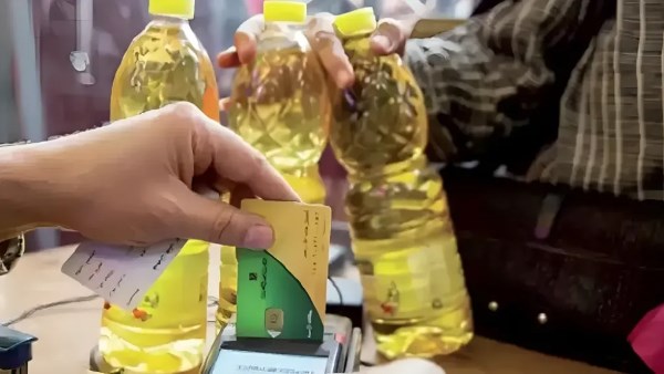 طرح زيت التموين 1.5 لتر بدءًا من اليوم 1 ديسمبر 2025 على البطاقات التموينية..أعرف التفاصيل