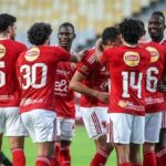 أزمة جديدة تضرب الأهلي.. نجم الفريق يتجه للسويد تمهيدًا لتقديم شكوى ضد النادي الأهلي