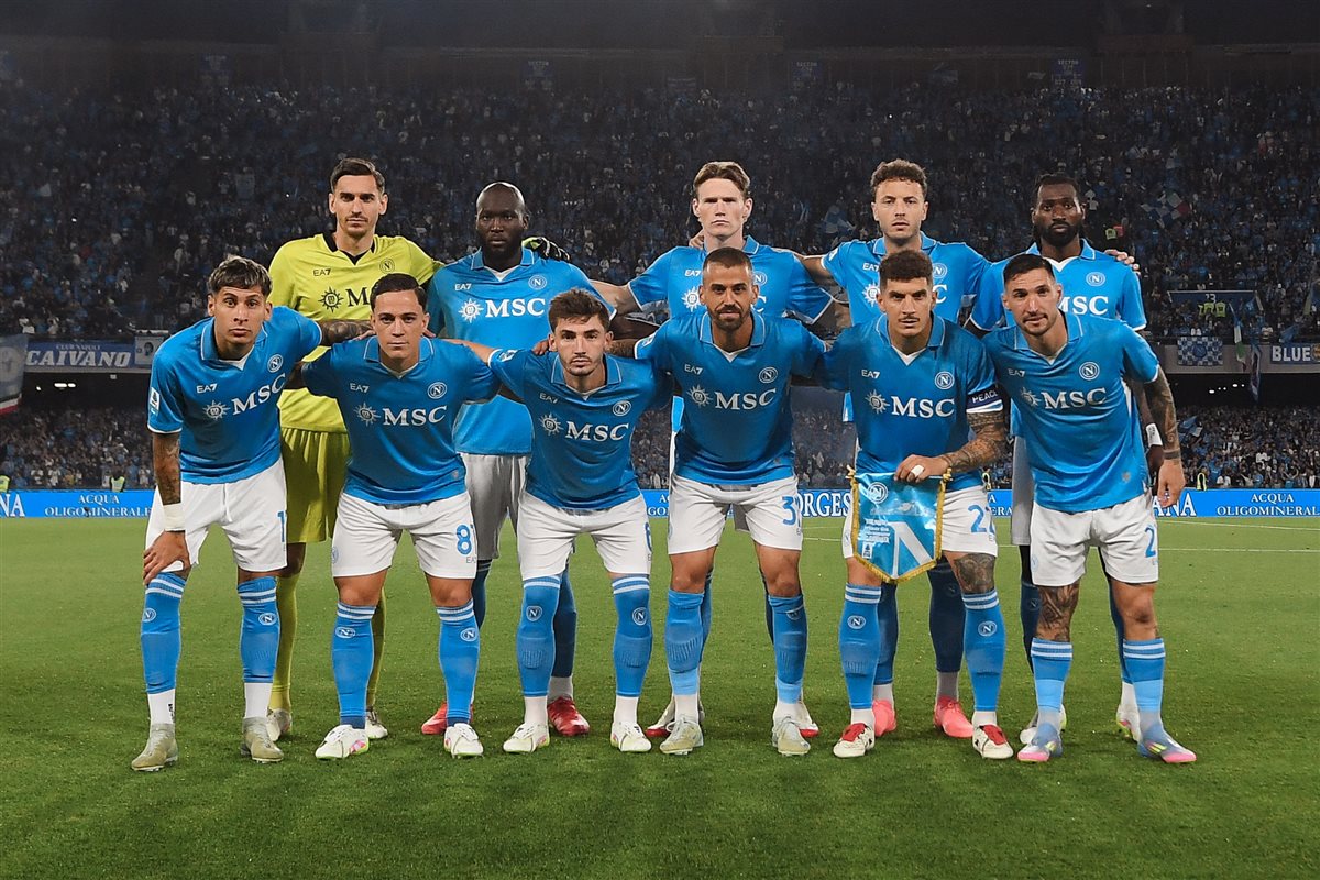 قمة نابولي وروما تشعل صراع المربع الذهبي في الدوري الإيطالي نابولي