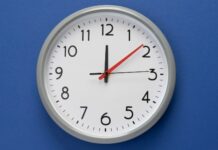 توحيد الساعةوجدل برلماني حول إلغاء التوقيت الشتوي..شارك برأيك مع أم ضد