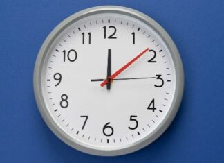 توحيد الساعةوجدل برلماني حول إلغاء التوقيت الشتوي..شارك برأيك مع أم ضد