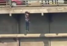 شاب ينهي حياته شنقًا أعلى كوبري المظلات.. الداخلية تكشف الكواليس