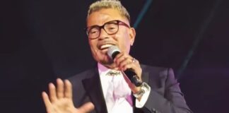 عمرو دياب يحسم الجدل بشأن موقف يسرا.. ماذا قال عن واقعة «شد الميكروفون»؟