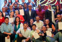 نجاح كبير لعرض فريق مسرح الزهور “مين اللي مابيحبش أنور؟”